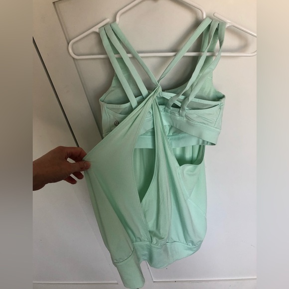 Lululemon built in bra tank, size 6 - Picture 5 of 6